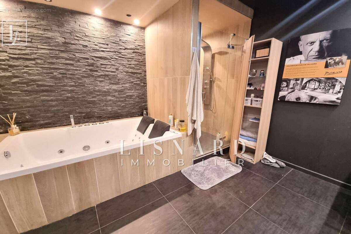 Appartement à VALLAURIS