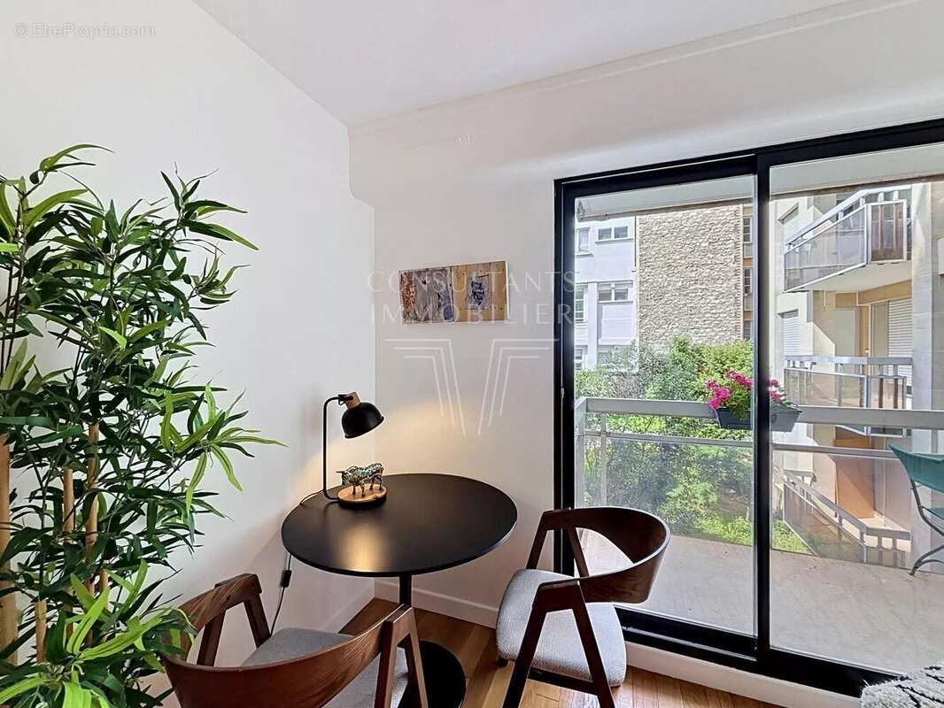 Appartement à PARIS-7E