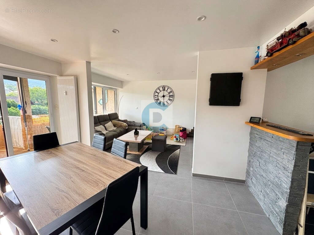 Appartement T4 avec garage, cave, balcons   La Roche-sur-Foron (74800) - photo 6