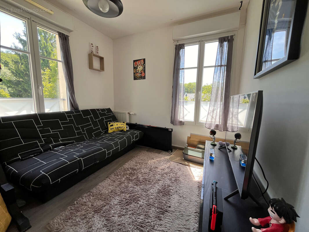 Appartement à LES CLAYES-SOUS-BOIS