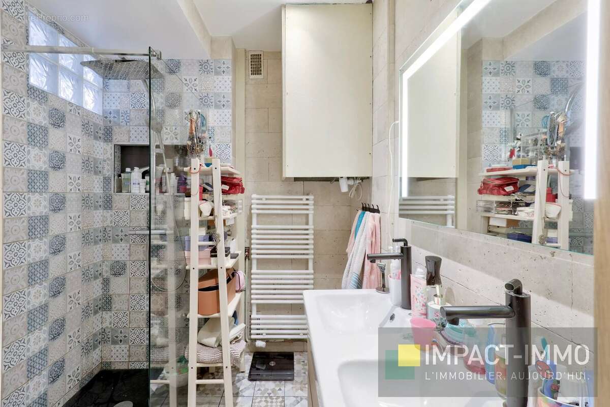 Appartement à COURBEVOIE