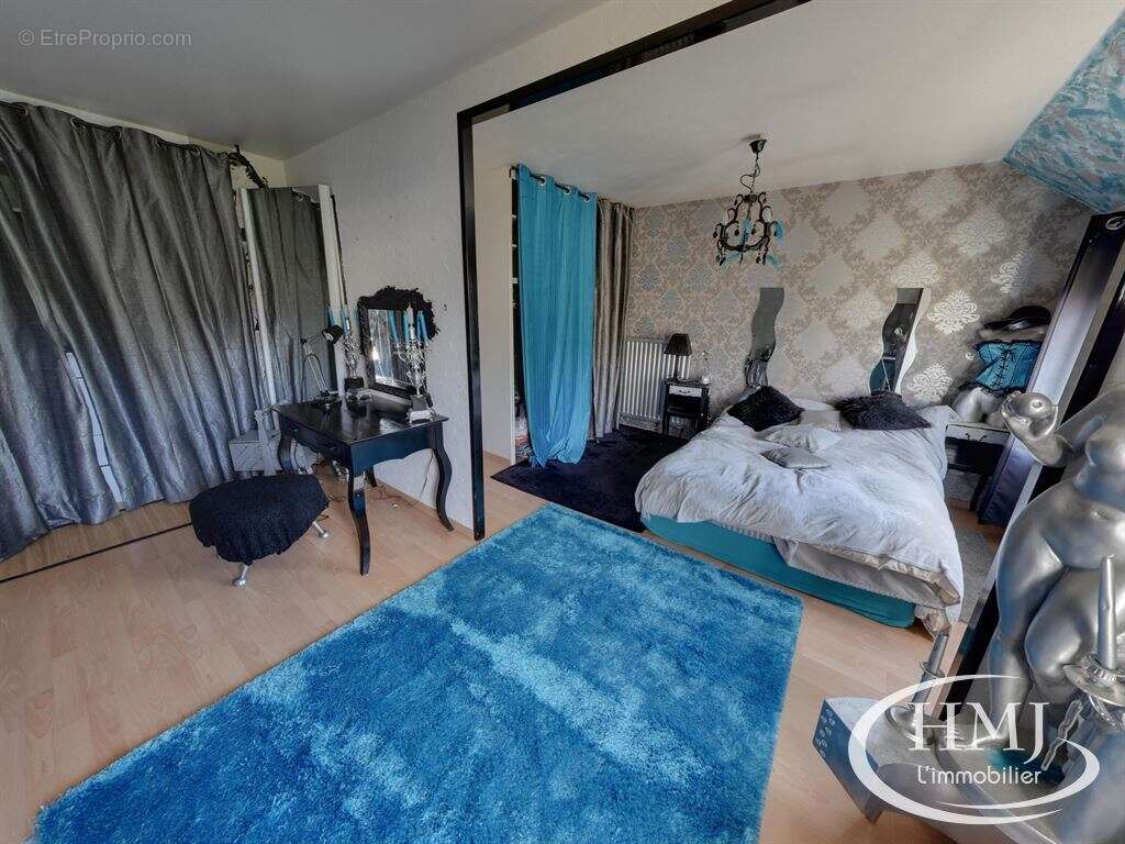 Maison à COURCOURONNES