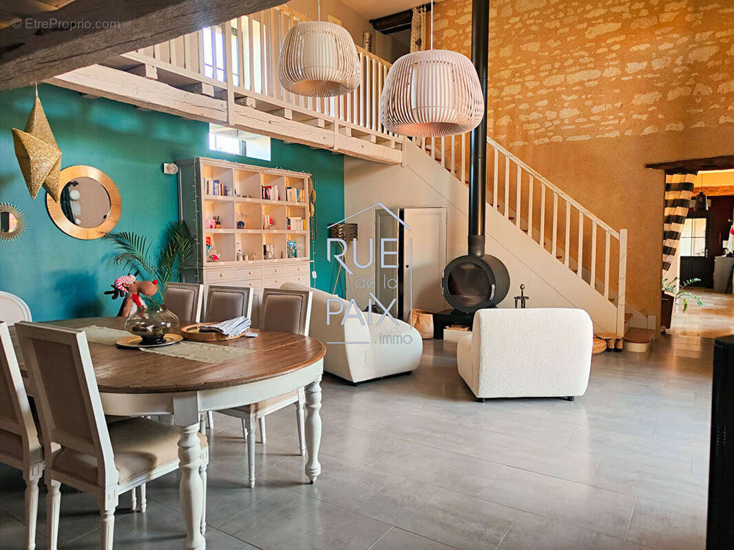 Maison à SAINT-GENEST-D'AMBIERE