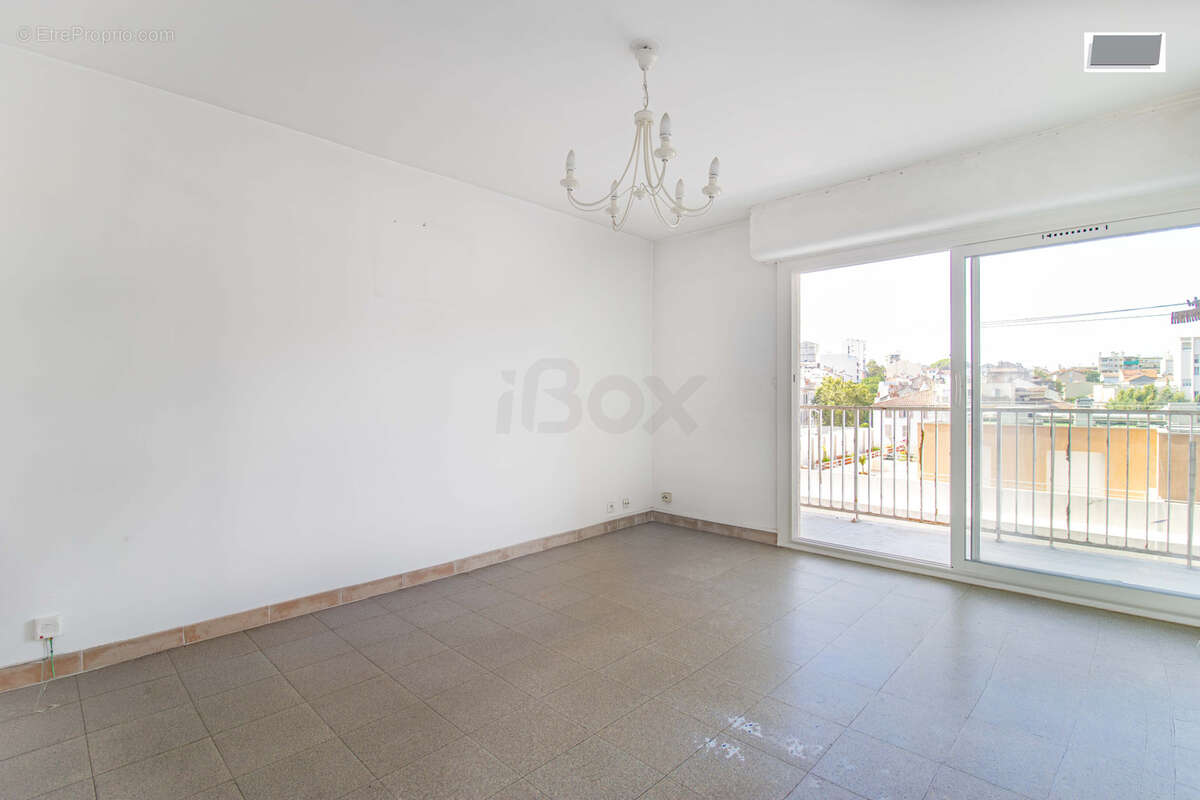 Toulon mourillon - port marchand - appartement 3 pieces - 2 chambres - balcon - photo 3