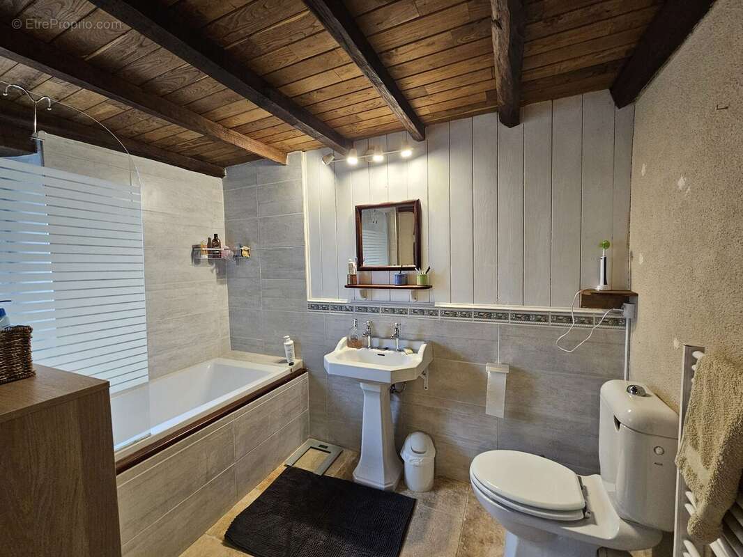 Maison à COURS-DE-PILE