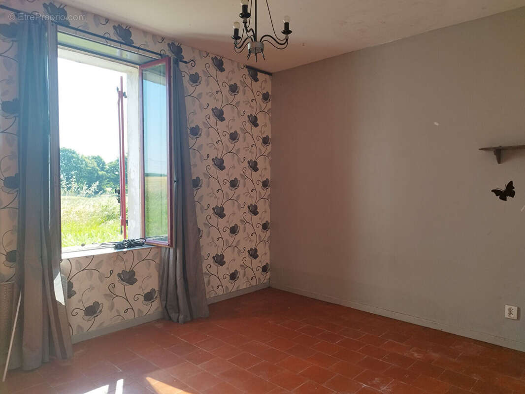 Maison à NOUANS-LES-FONTAINES