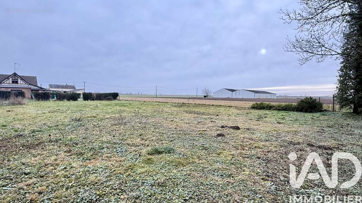 Terrain 950 m² à Rouvroy-En-Santerre  - photo 2
