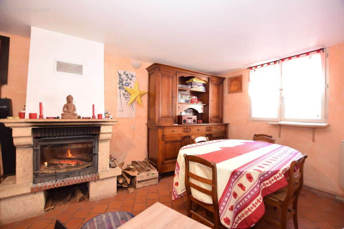 Maison 125 m² à Pleaux  - photo 5