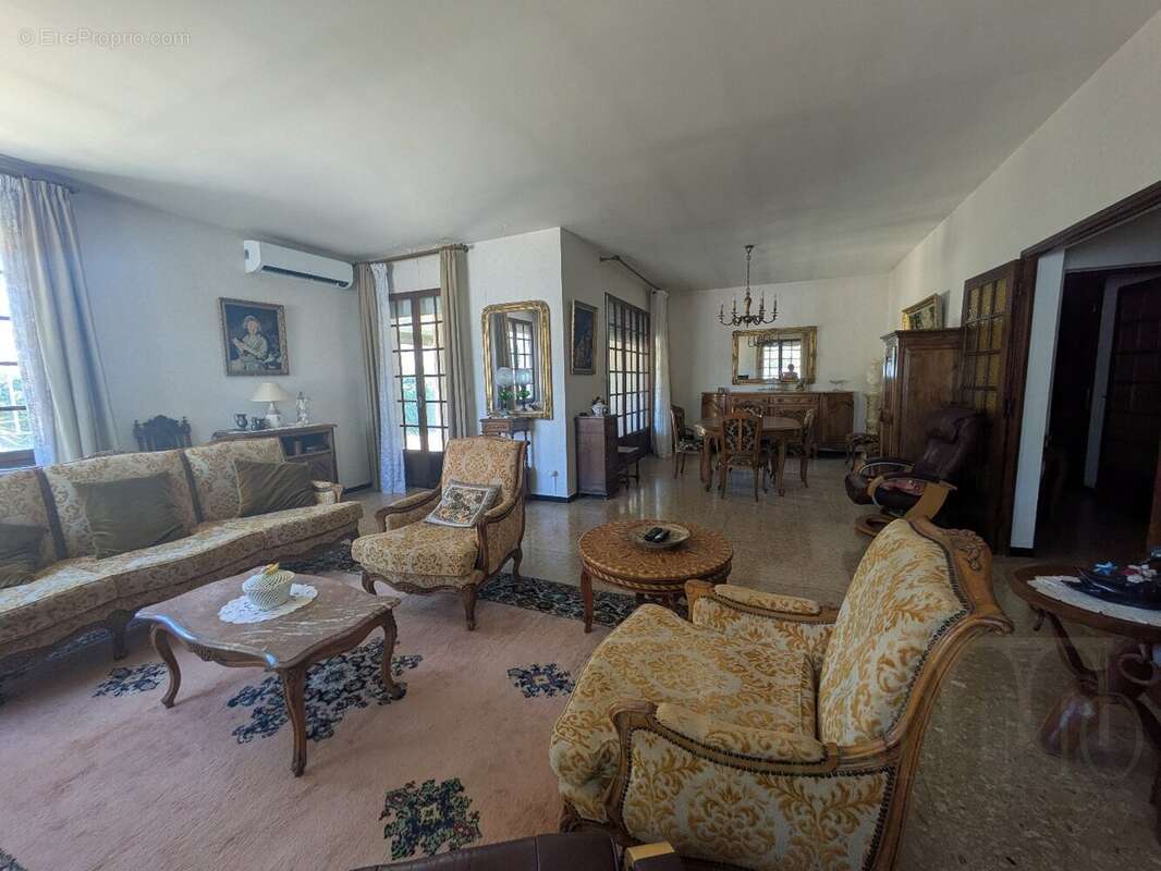 Maison à SAINT-BRES