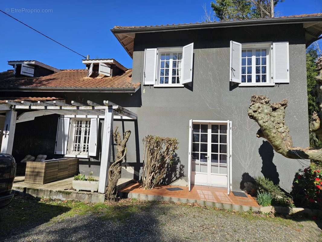 Maison à CASTELNAU-RIVIERE-BASSE