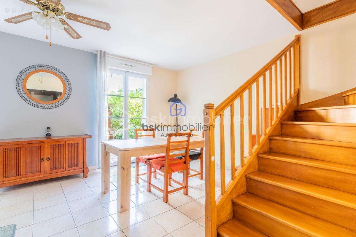 Maison à VIGNEUX-SUR-SEINE