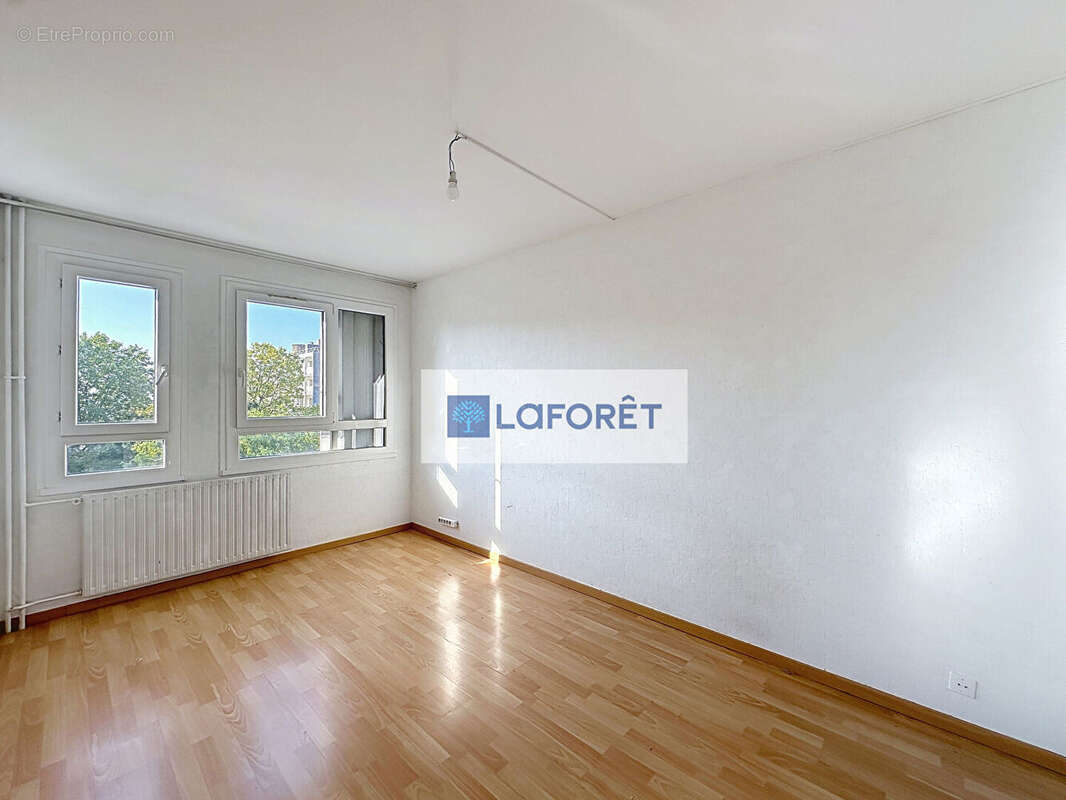 Appartement à SARTROUVILLE