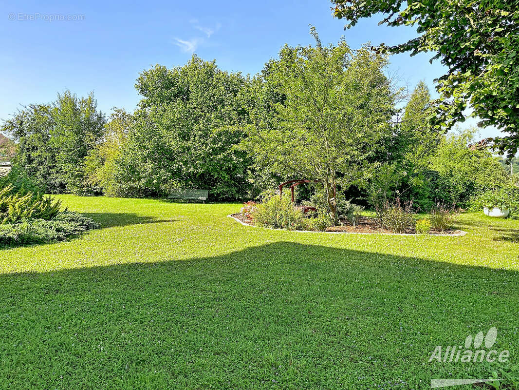 Maison de 151 m2 avec piscine sur un terrain de 1474m2 - photo 3