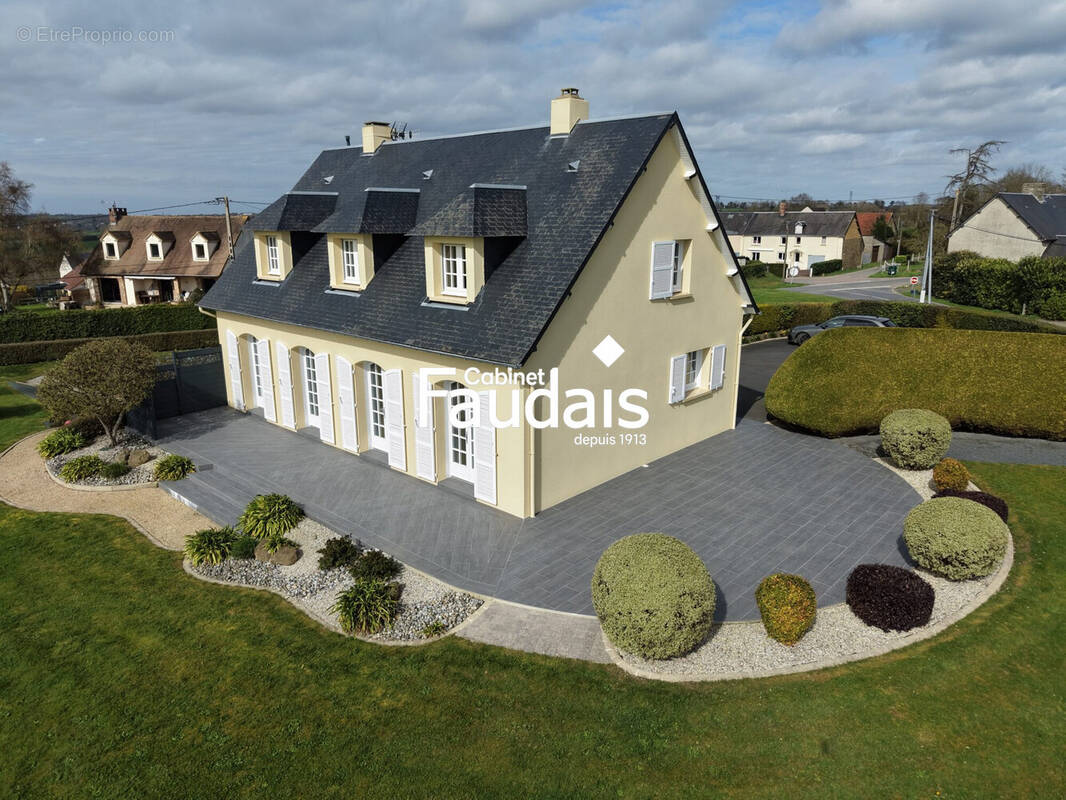 Maison à SAINTE-SUZANNE-SUR-VIRE