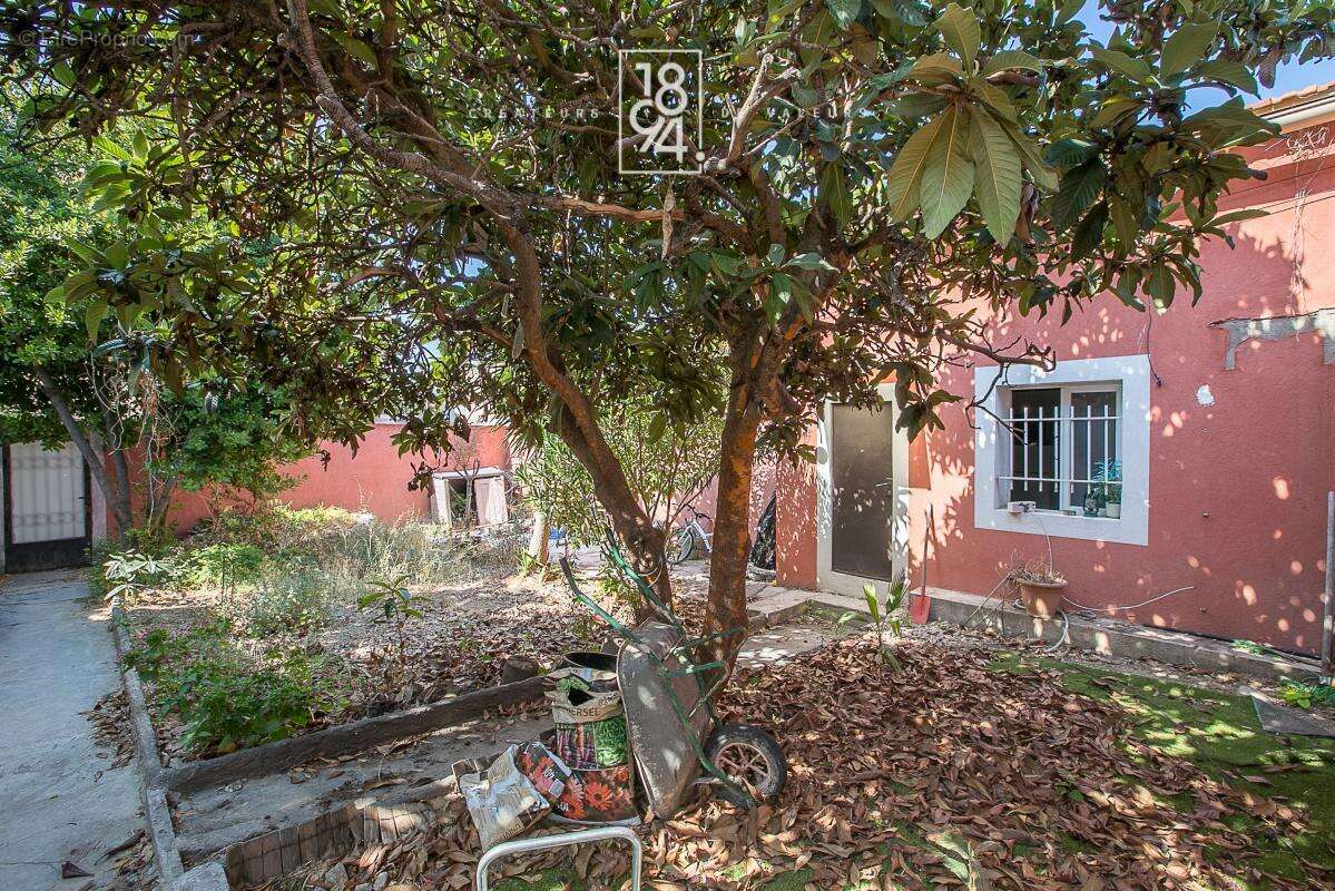 Maison 130 m2 t5 + dependance 32 m2 piscine terrain 665m2 au calme - photo 11