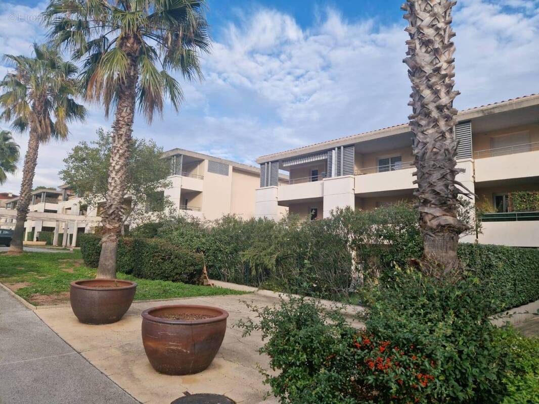 Appartement à ROQUEBRUNE-SUR-ARGENS