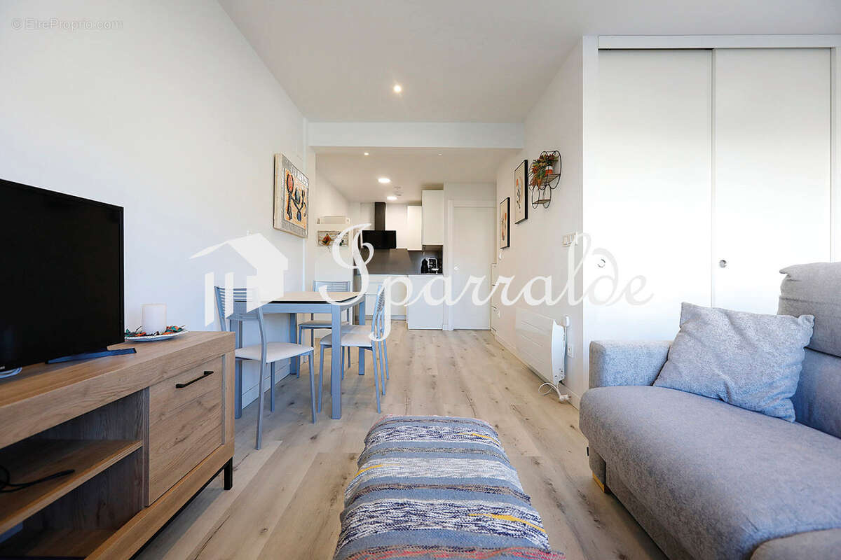 À 5 minutes à pied de la Plage d´Hendaye (64)   Grand T2 entièrement rénové, prêt à vivre ! - photo 24