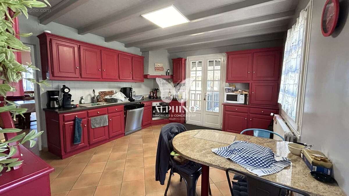 Maison à SAINT-MARTIAL-DE-VALETTE