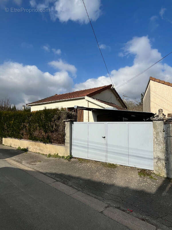 Maison à CHEPTAINVILLE