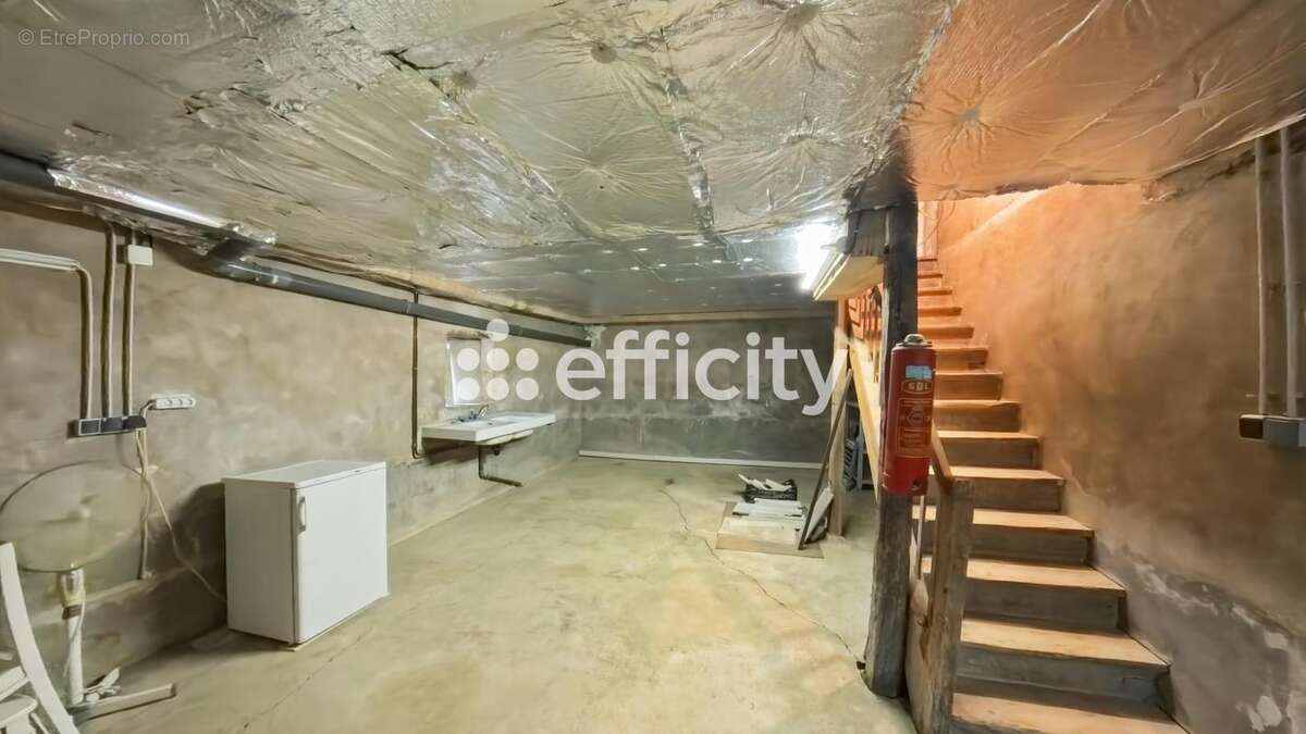 Maison à SAINT-PASTOUR