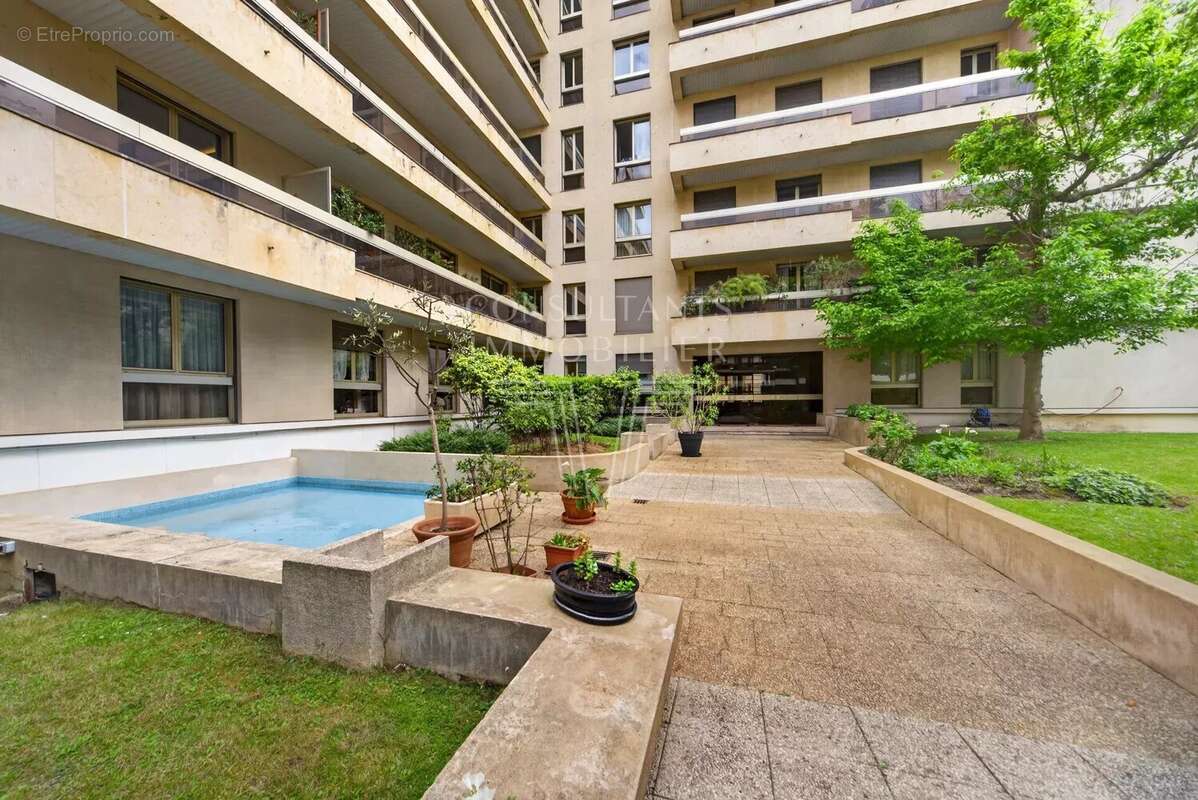 Appartement à PARIS-8E