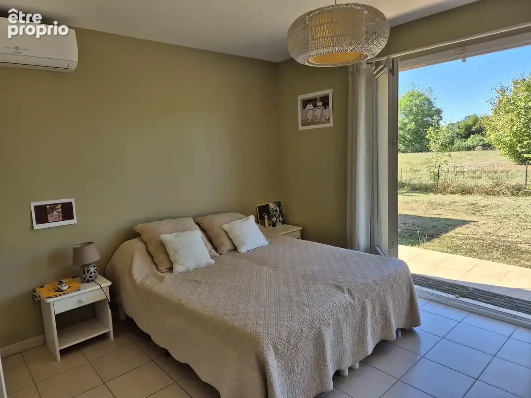 Maison familiale de 141 m2, 4 chambres avec dépendances et jardin arboré - photo 9