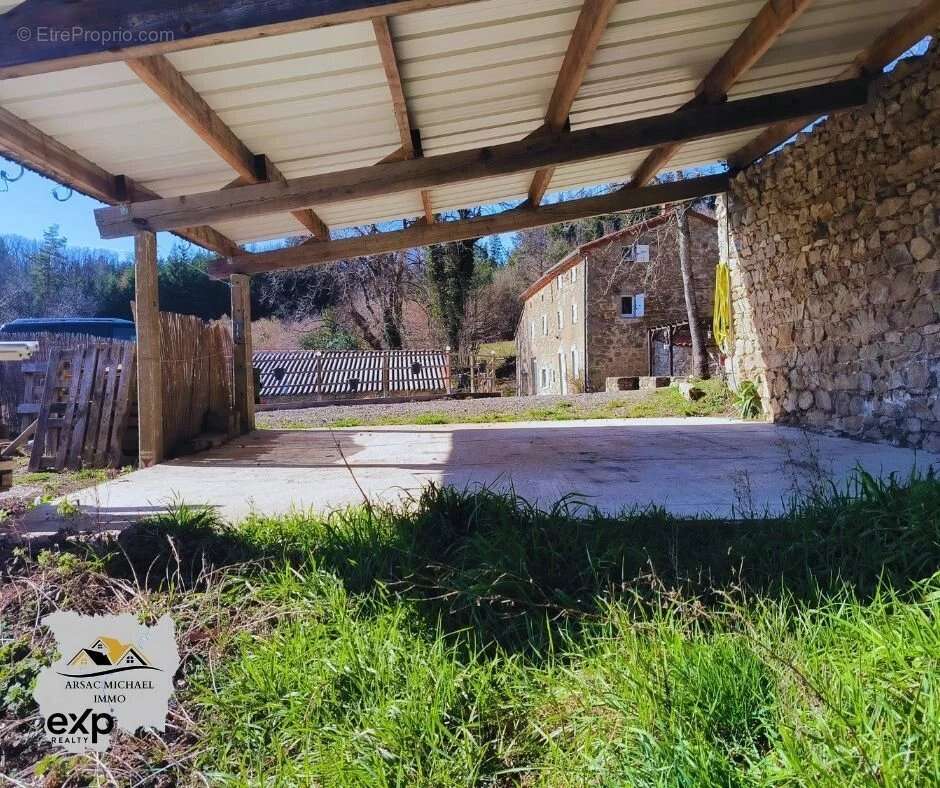 Maison à VERNET-LA-VARENNE