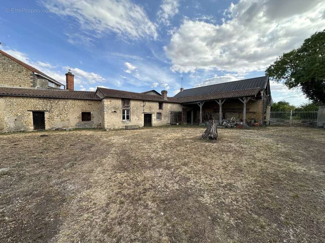 Maison bourgeoise, 300 m² de dépendances, gros potentiel, 485 m² couvert - photo 22