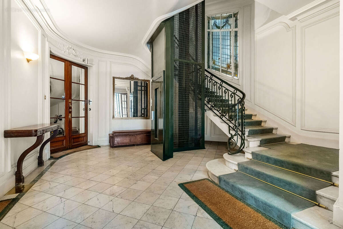 Appartement à PARIS-17E