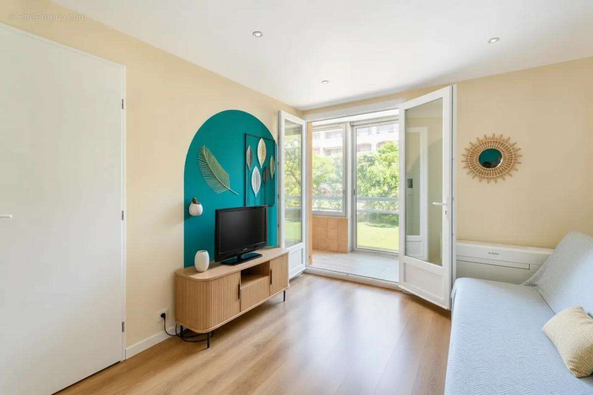 Appartement à BORMES-LES-MIMOSAS
