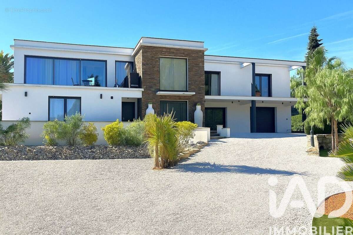 Maison 319 m² à Frejus  - photo 2