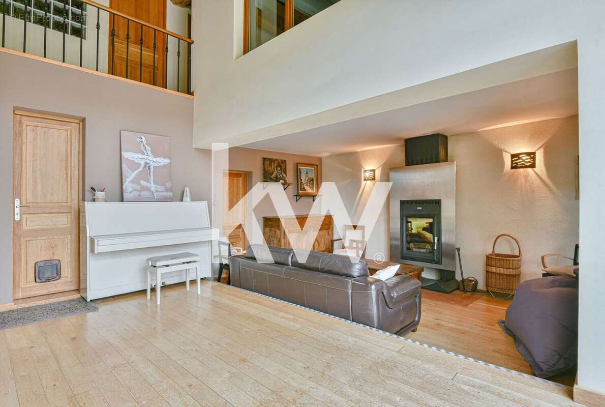 Maison à COMPREIGNAC