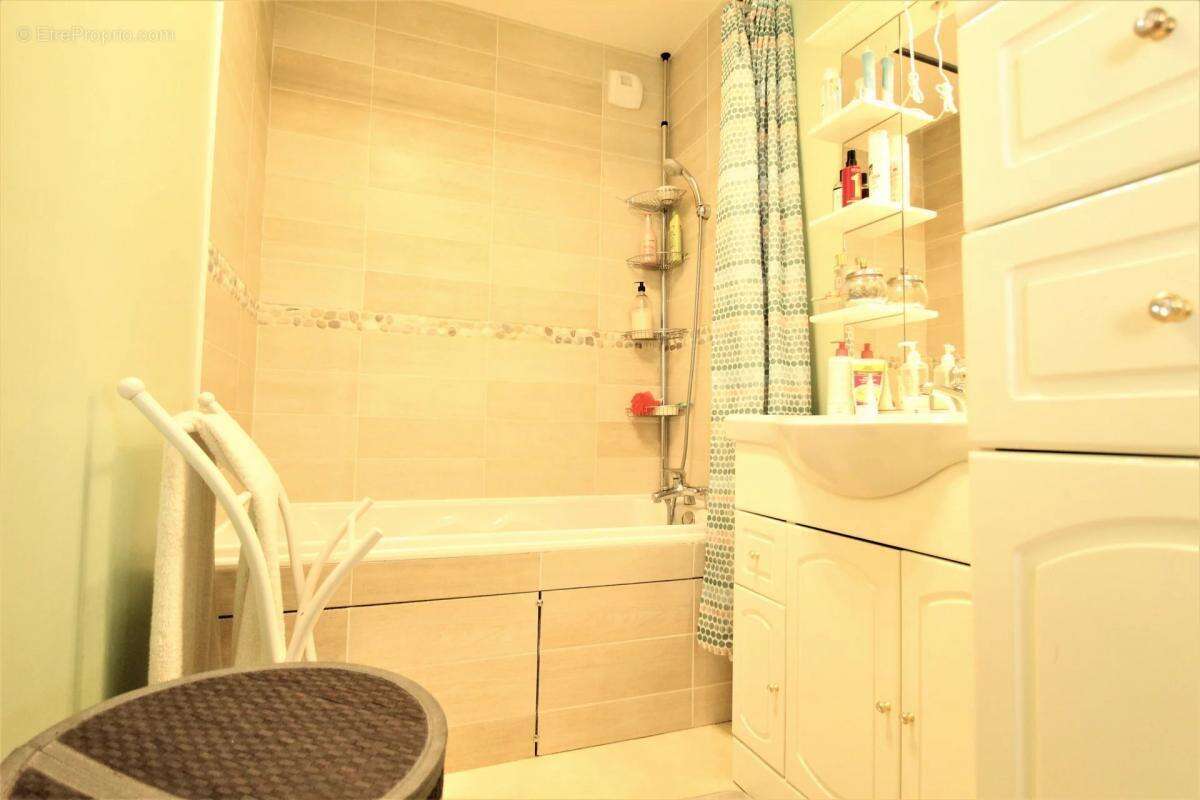 Appartement à LES CLAYES-SOUS-BOIS