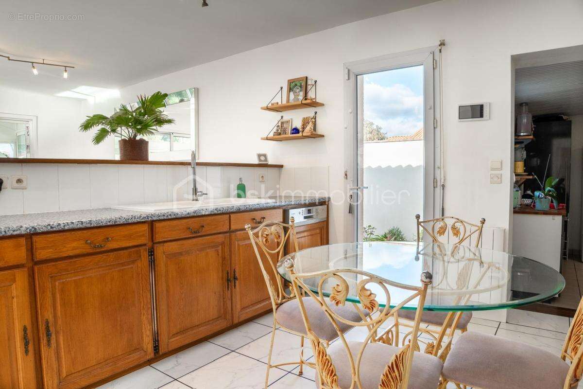 Pessac – Quartier de l’Alouette Maison familiale de plain-pied – 175 m² – Terrain 800 m² avec piscineB - photo 9