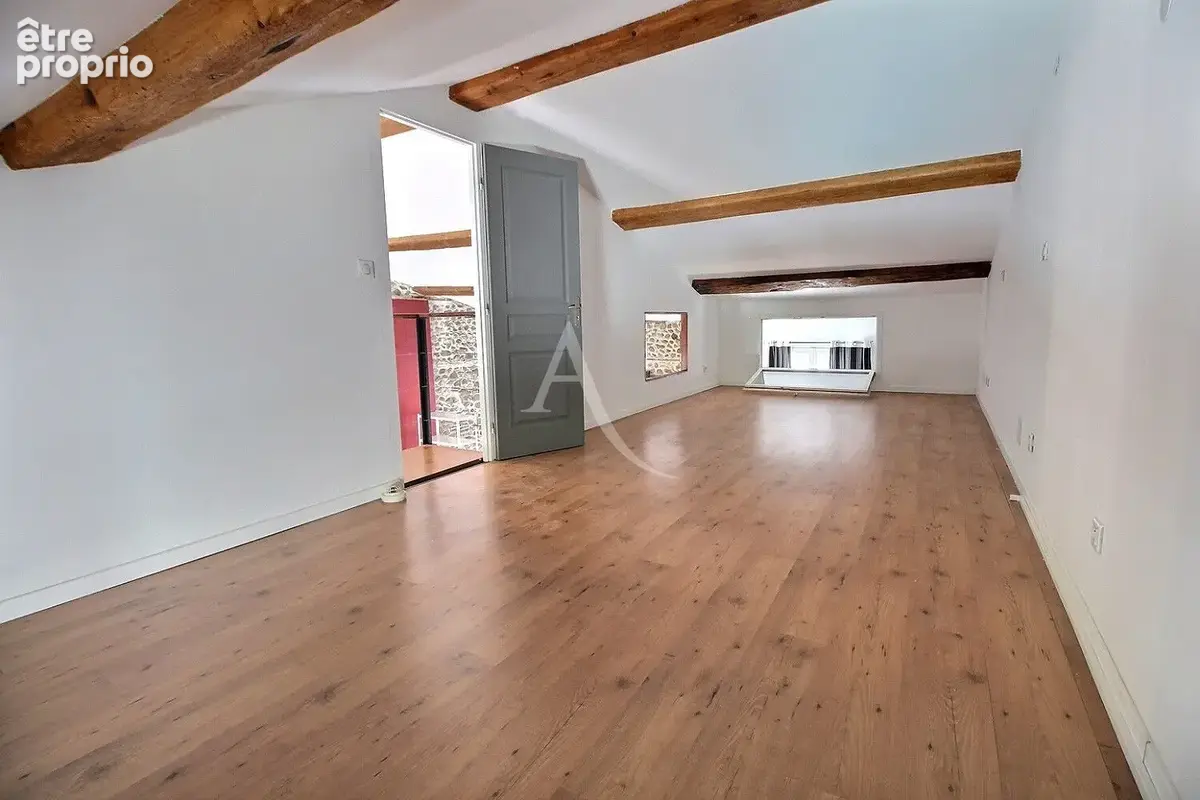 À vendre maison de village atypique avec piscine, terrasse et grand garage - photo 10