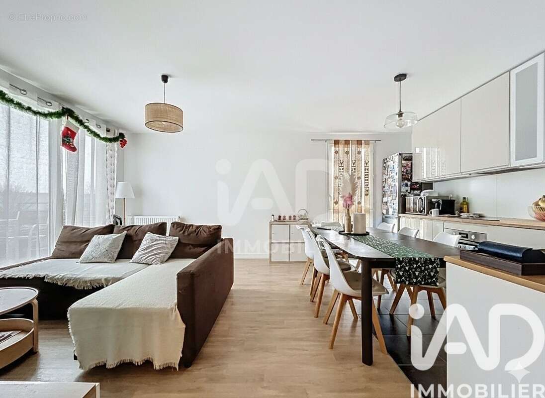 Photo 2 - Appartement à BUSSY-SAINT-GEORGES