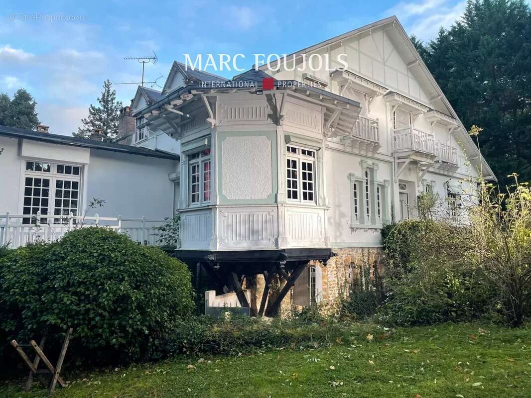 Maison à DAMPIERRE-EN-YVELINES