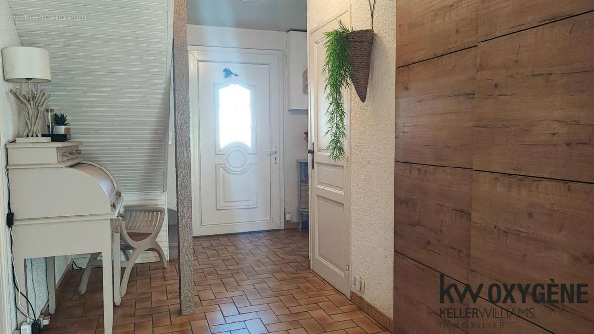 Maison à SAINT-LAURENT-DE-LA-SALANQUE