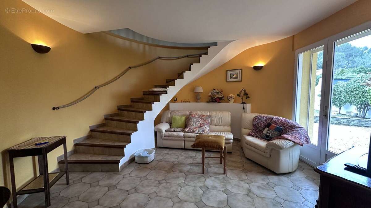 Maison 129 m² à Saint-Clement-De-Riviere  - photo 4