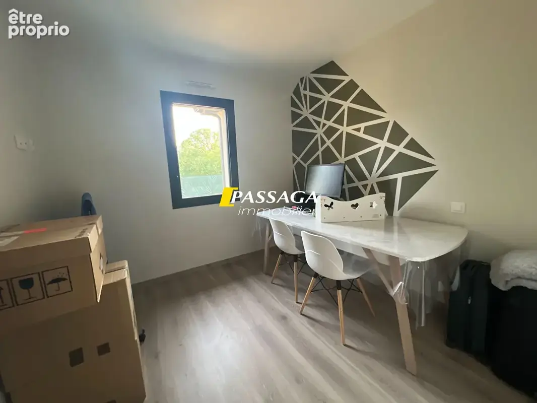 A VENDRE - Belle maison plain-pied de type 5 avec jardin et piscine - AGEN D'AVEYRON - photo 8