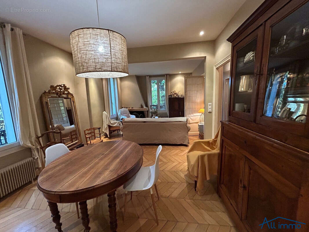 Maison à SAINT-MAUR-DES-FOSSES