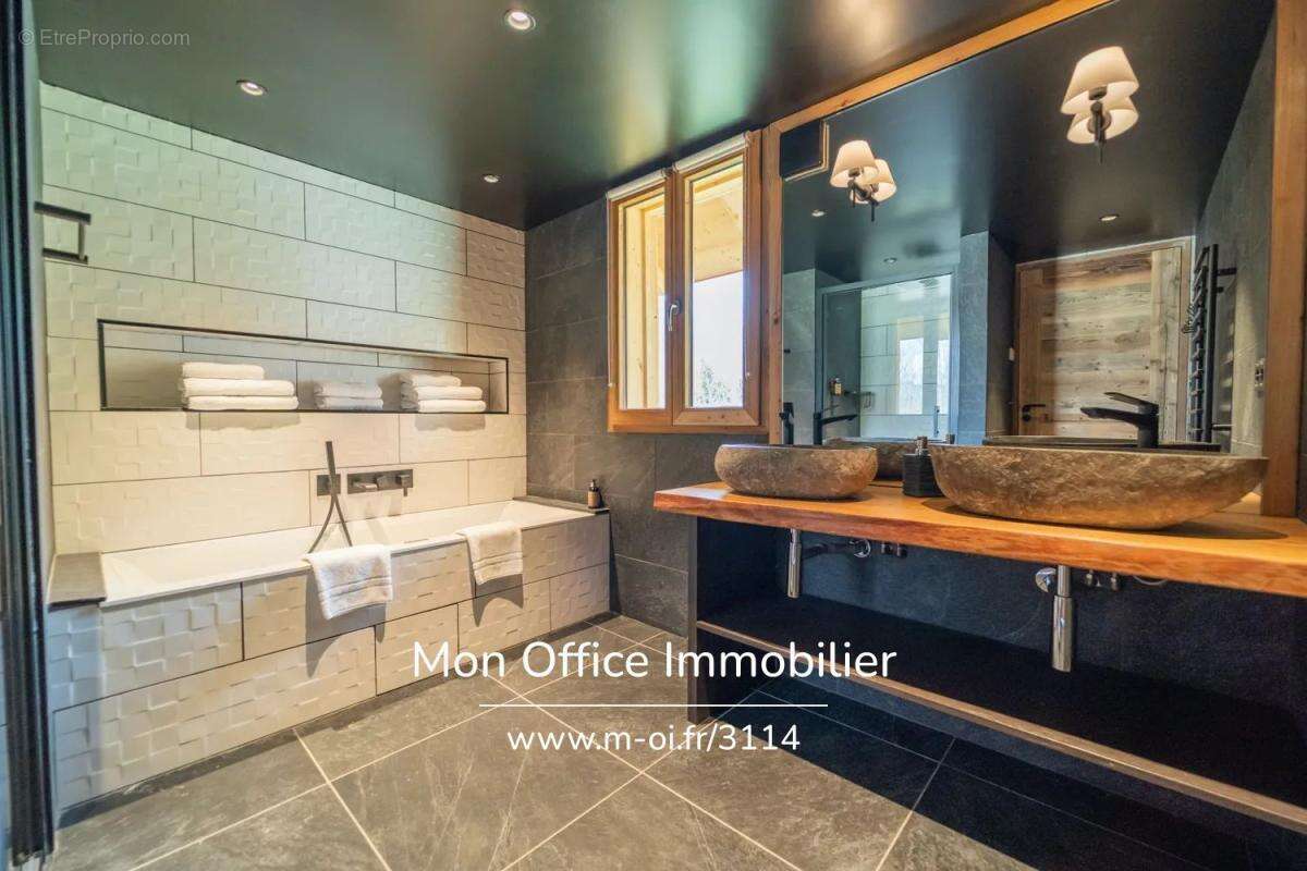 Référence : 6253-TCA. - Chalet de haut standing 5 suites - Sauna et Spa - Au calme absolu - photo 12