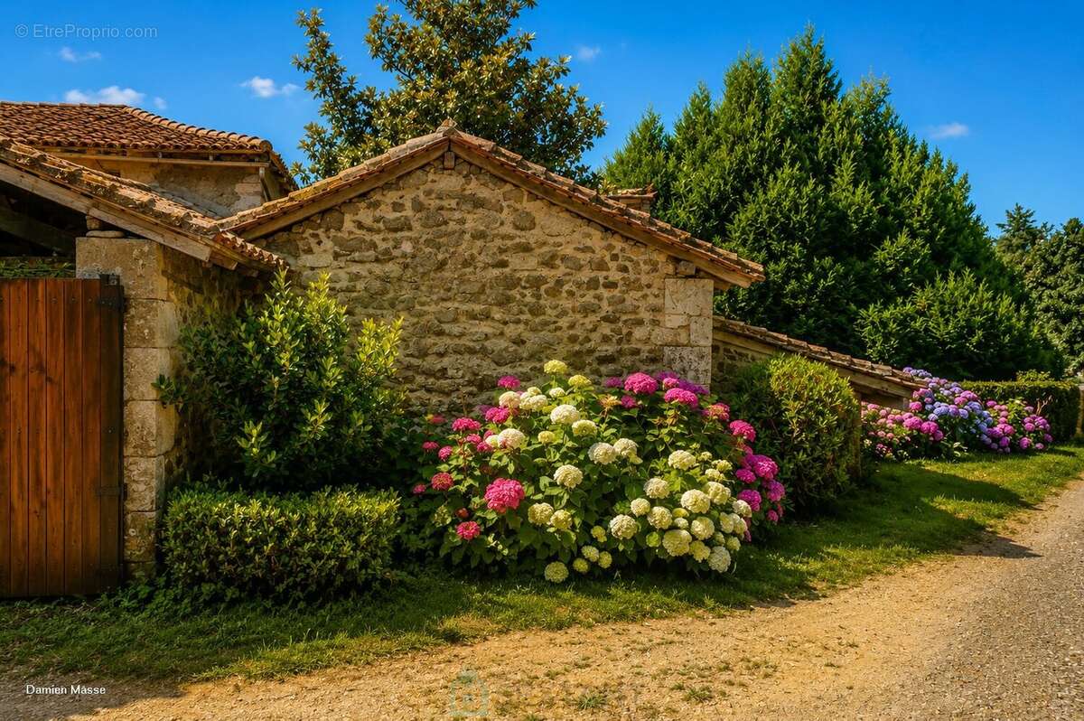 Ancienne maison forte du XIIIe siècle, au coeur du parc naturel régional du Périgord vert. - photo 12
