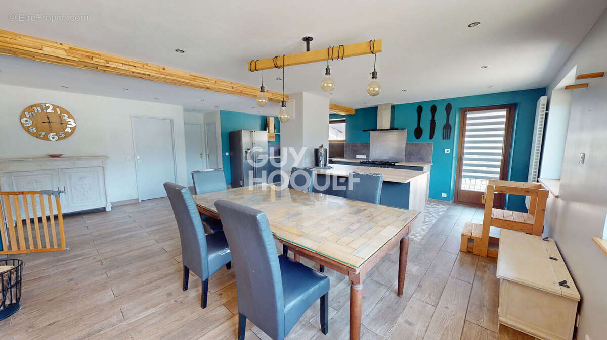 Maison 6 pièces à vendre à Moosch dans un quartier calme. - photo 2