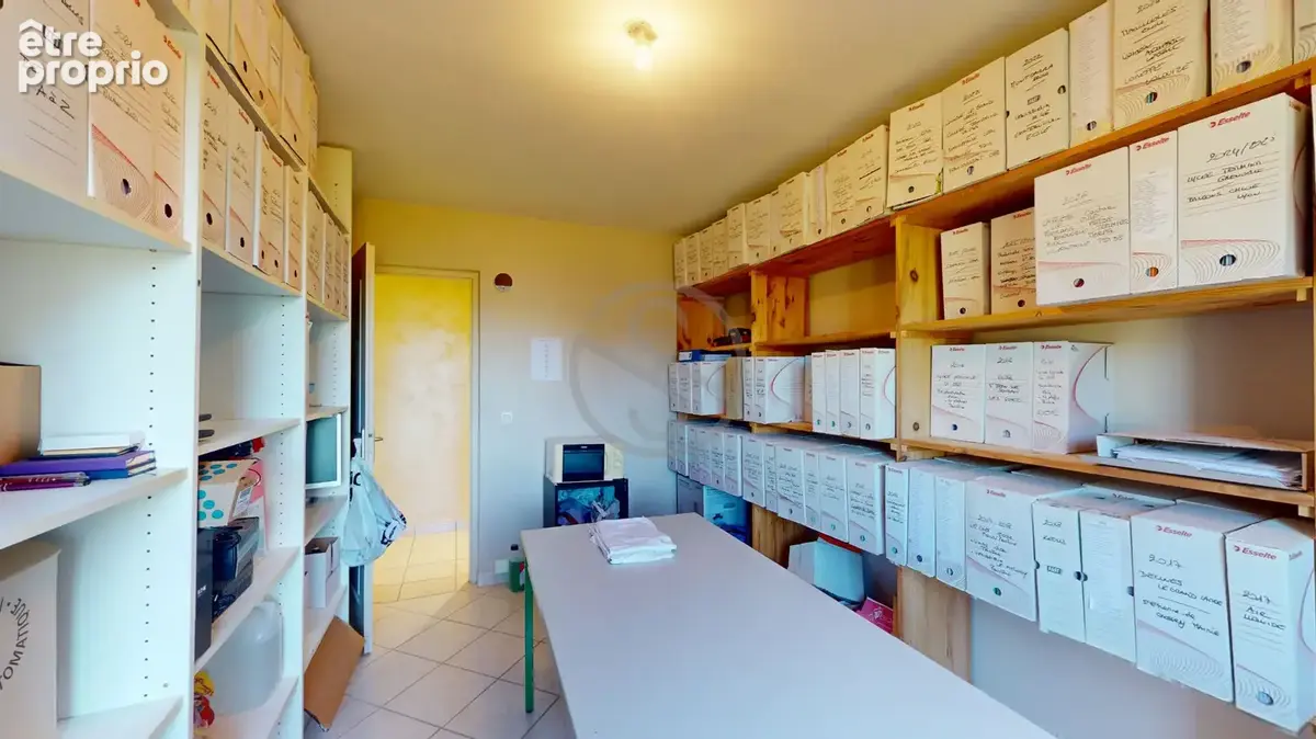Local d'activité avec bureaux et entrepôt - photo 8