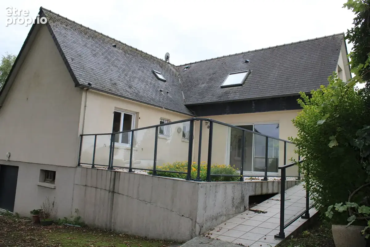 À La Guerche-De-Bretagne, pavillon sur sous-sol de 150 m² avec 2697 m² de terrain. - photo 9