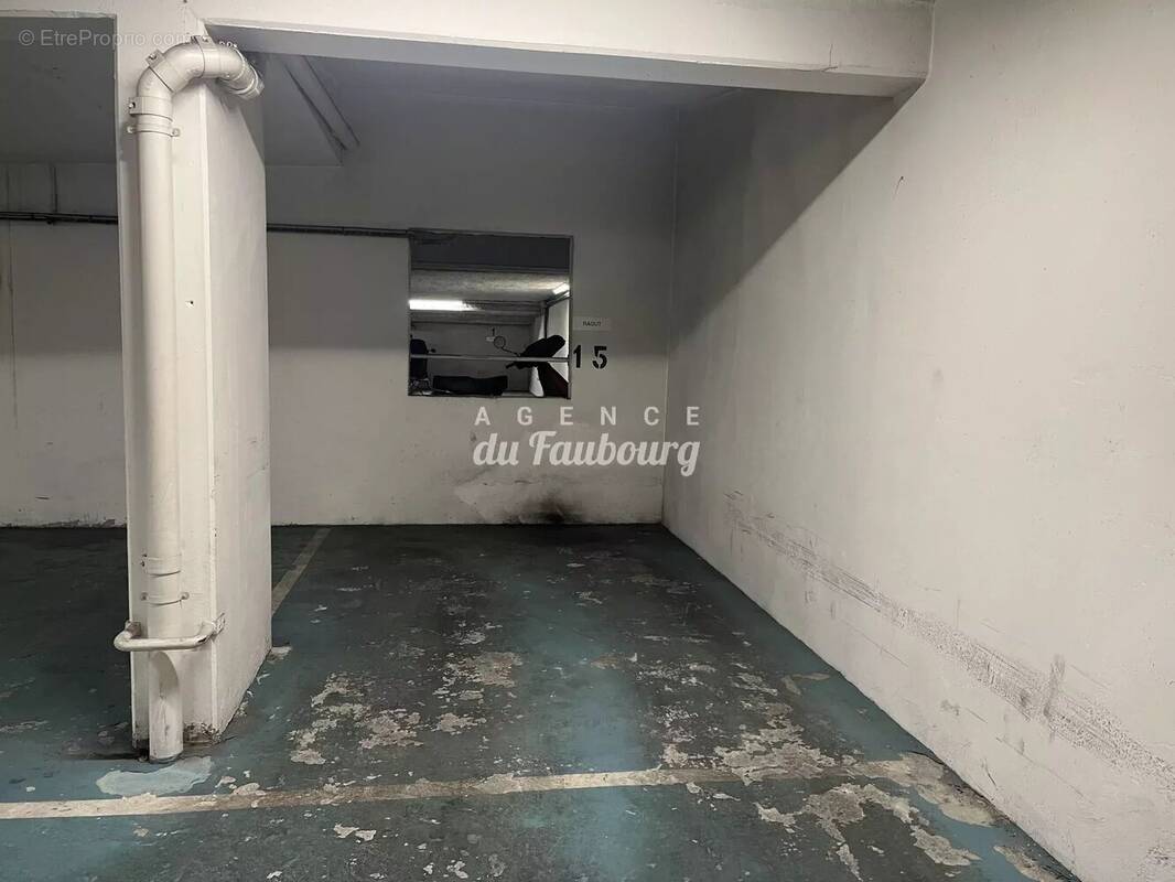 Parking à PARIS-10E