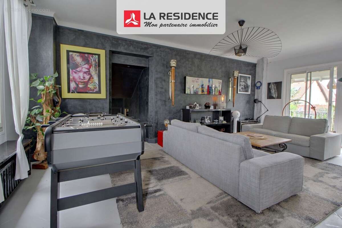 Maison à LES CLAYES-SOUS-BOIS