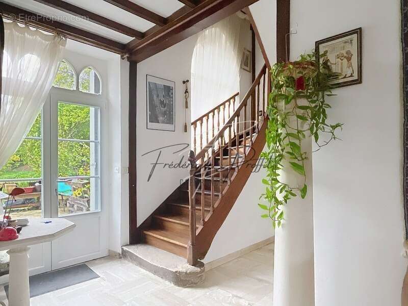 Maison à SAINT-REMY-EN-L&#039;EAU