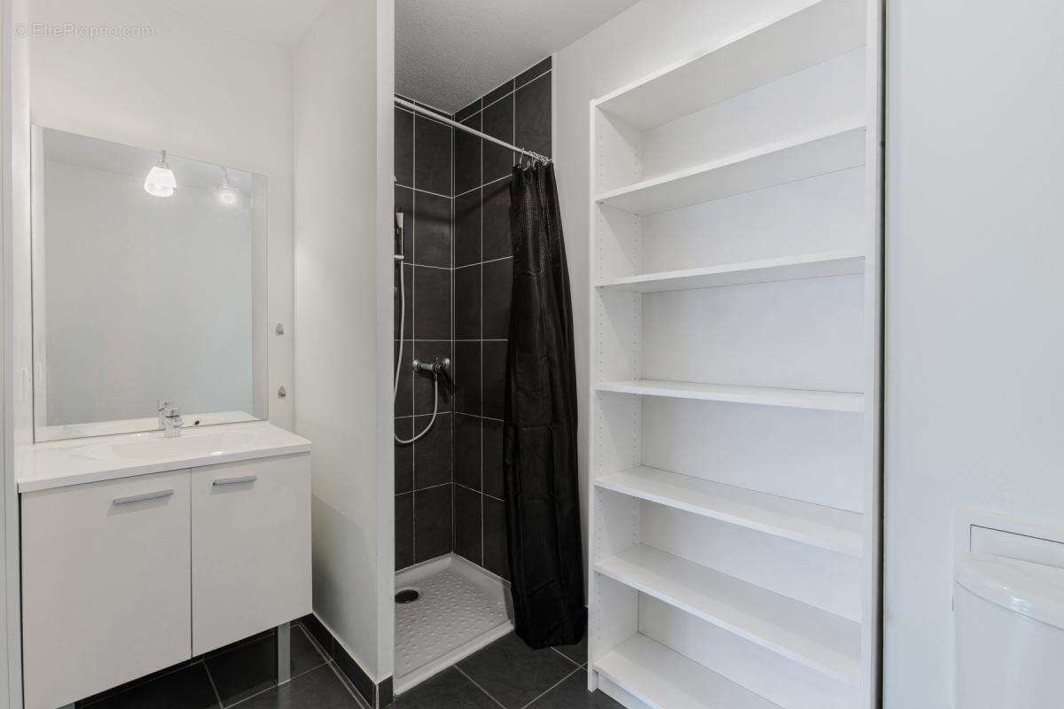 Toulouse 31400 : Appartement T2 37 m² – Dernier étage, terrasse 26 m² et parking - photo 6